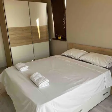 Sunny Spacious In A Great Location Διαμέρισμα