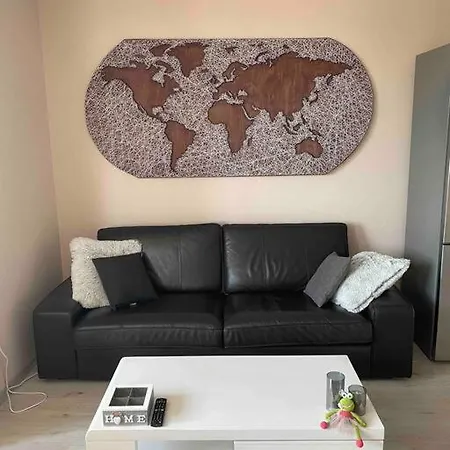 Sunny Spacious In A Great Location