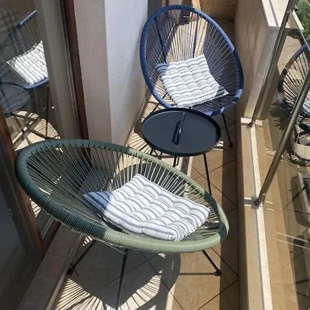 Sunny Spacious In A Great Location Διαμέρισμα *