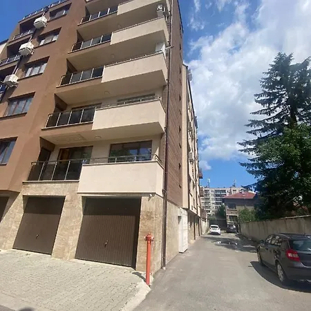 Sunny Spacious In A Great Location *