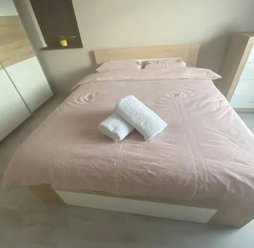 Sunny Spacious In A Great Location