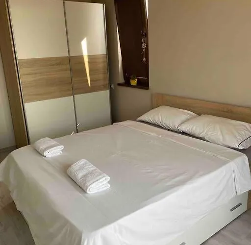 Sunny Spacious In A Great Location Апартамент