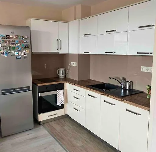 Sunny Spacious In A Great Location *